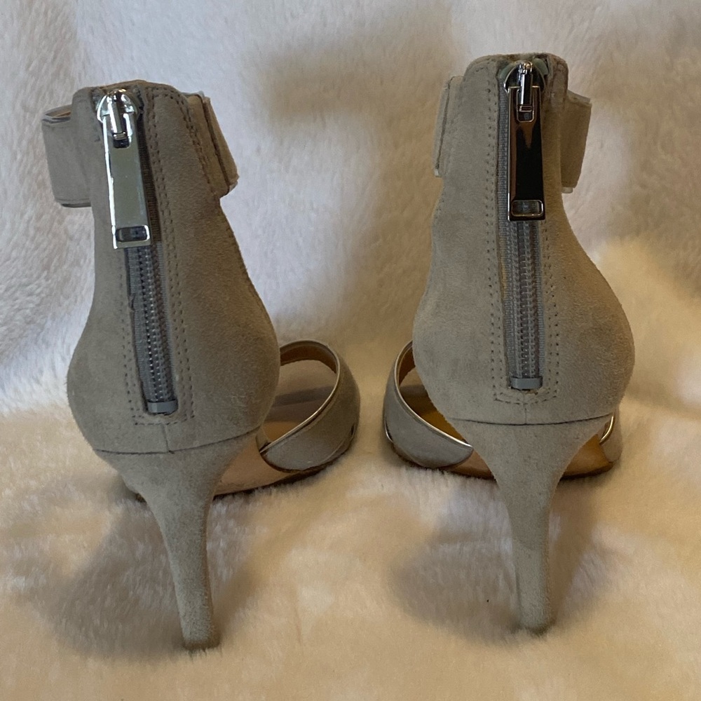 Diane Von Furstenberg Ragusa 3” Suede Heel size 6 - Picture 2 of 6